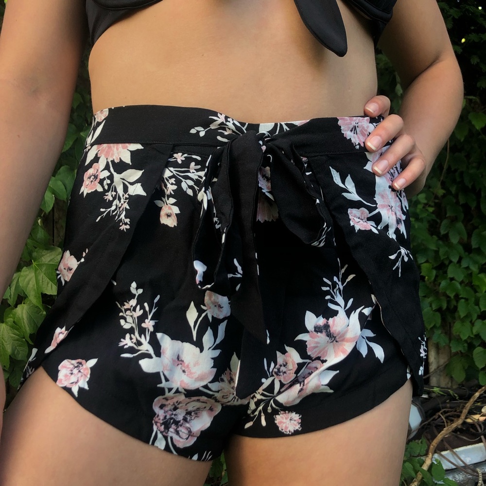 Kendall + Kylie floral black shorts